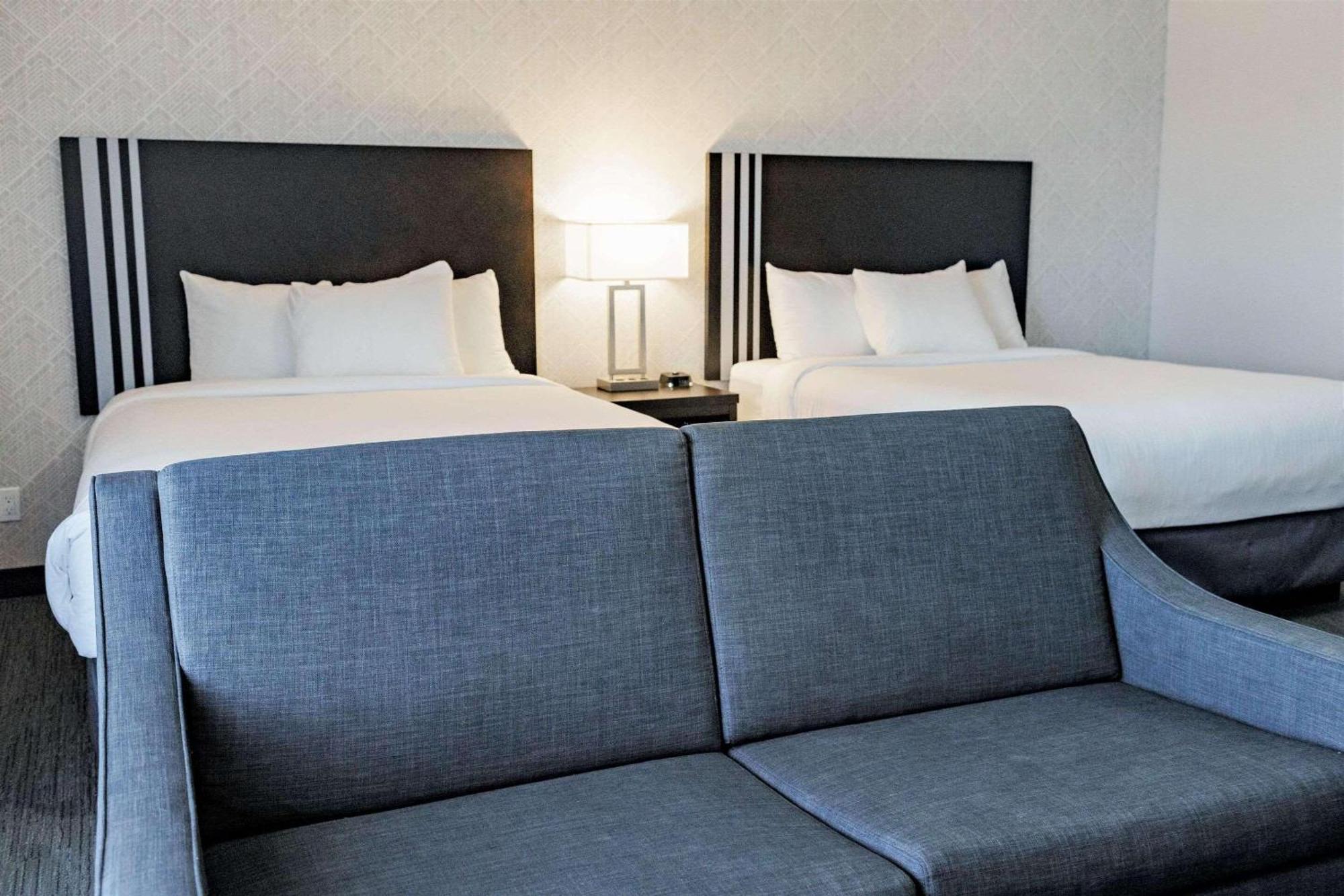 Park Inn By Radisson Edmonton Airport Leduc Dış mekan fotoğraf